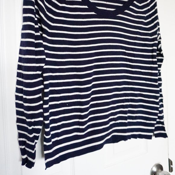 GAP Scoop Neck Navy Sweater - Picture 2 of 4